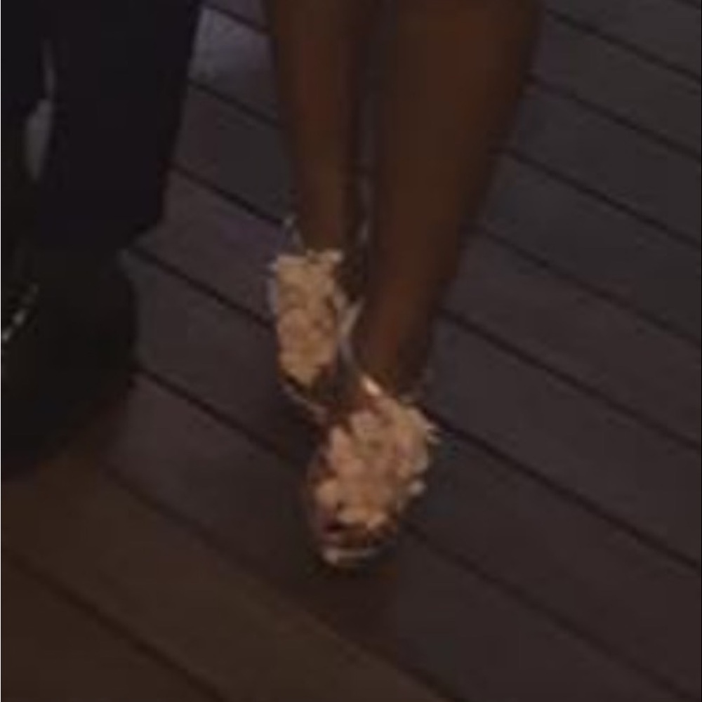 Platinum Ruffled Heels  Size 6.5 - Picture 7 of 7